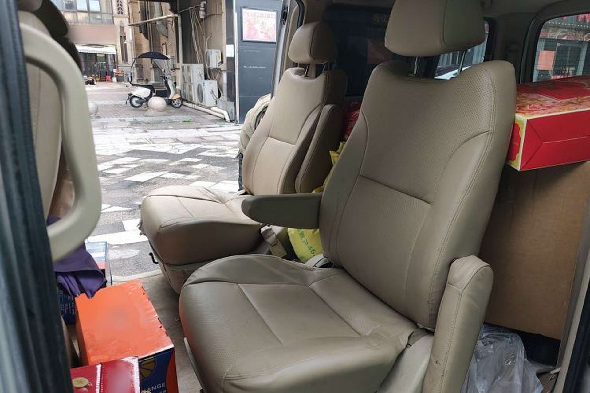 Used Jinbei Grace 2010 2.7L 3rd Generation Yu Ling Luxury Version Long Wheelbase 9-Seater Equipped with 2TR Engine Left Rear Seat