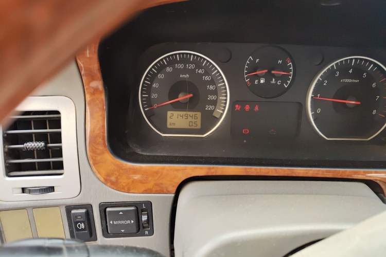 Used Jinbei Grace 2010 2.4L 3rd Generation Luxury Long-Wheelbase 9-Seater — 4RB2 Odometer Close Up