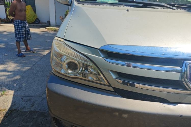 Used Jinbei Grace 2010 2.7L 3rd Generation Yu Ling Luxury Version Long Wheelbase 9-Seater Equipped with 2TR Engine Right Front Headlight