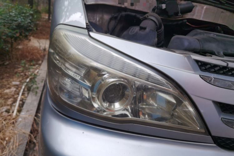 Used Jinbei Grace 2010 2.4L 3rd Generation Zunling Standard Version 9 Seats 9 Seats 4RB2 Right Front Headlight