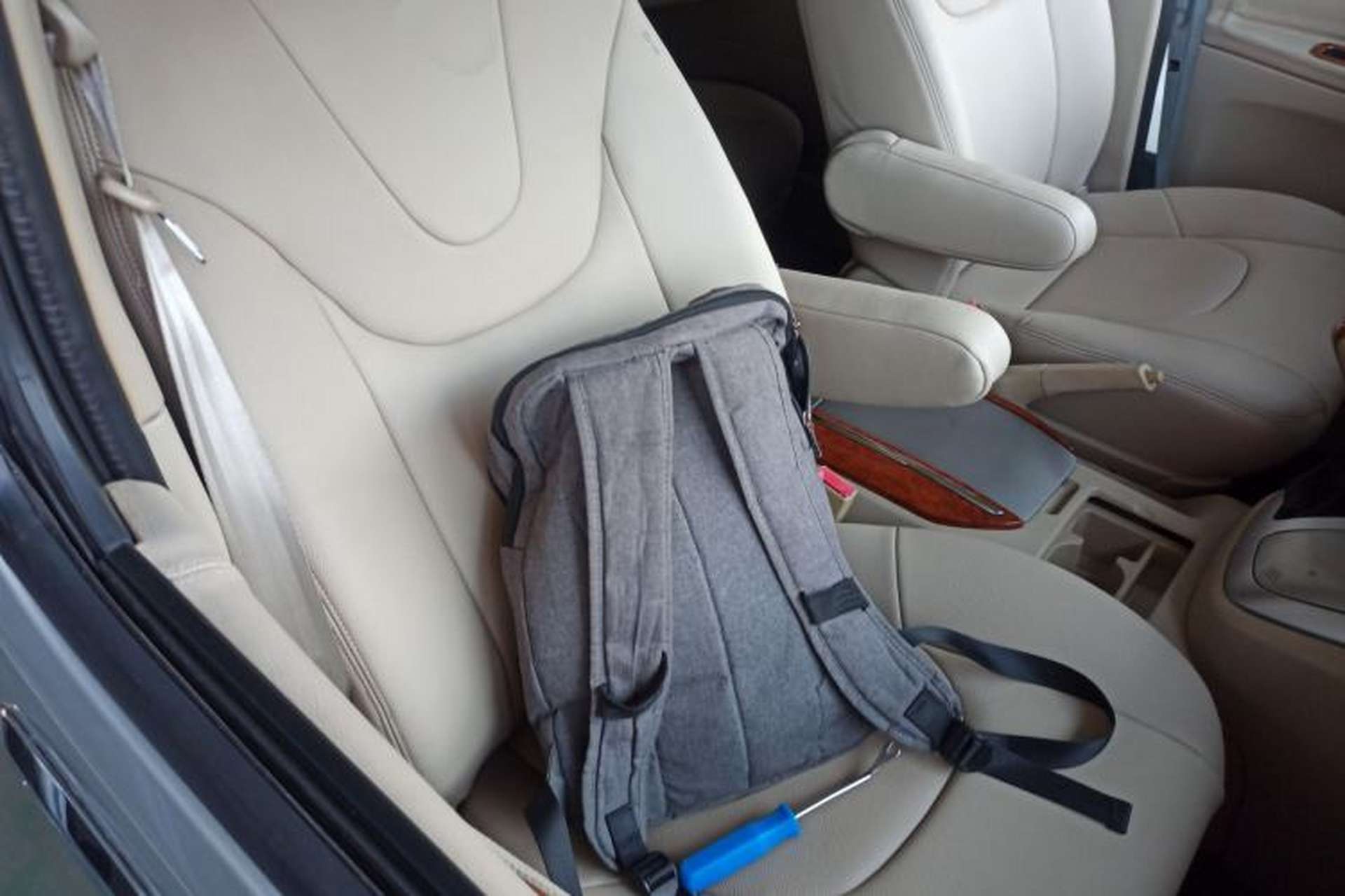 Used Jinbei Grace 2010 2.7L 3rd Generation Yu Ling Luxury Version Long Wheelbase 9-Seater Equipped with 2TR Engine Right Front Seat