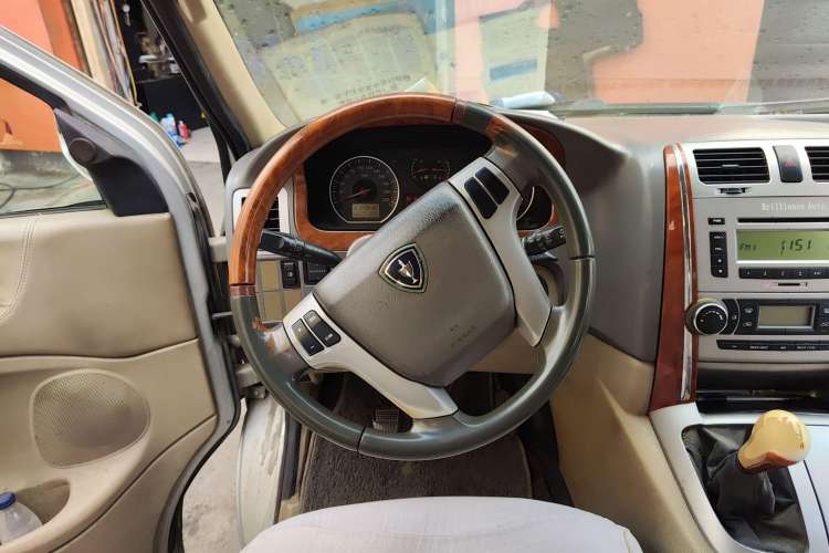 Used Jinbei Grace 2010 2.4L 3rd Generation Luxury Long-Wheelbase 9-Seater — 4RB2 Steering Wheel