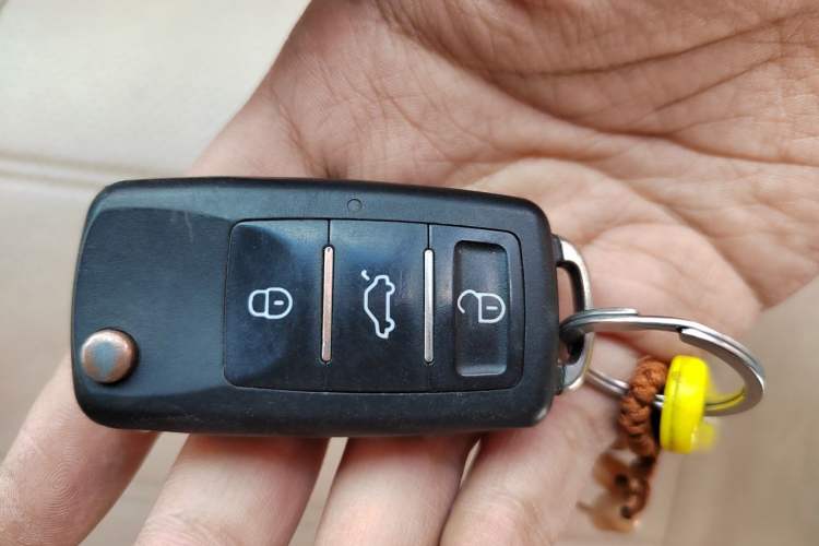 Used Jinbei Grace 2010 2.4L 3rd Generation Luxury Long-Wheelbase 9-Seater — 4RB2 Vehicle Key