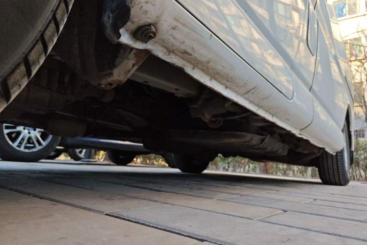 Used Jinbei Grace 2010 2.7L 3rd Generation – Yuling Flagship 2TR Chassis Front Left