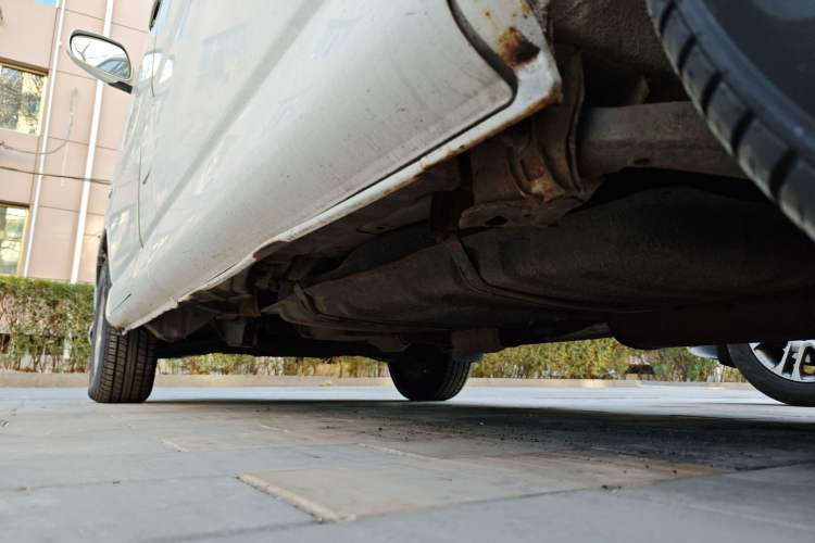 Used Jinbei Grace 2010 2.7L 3rd Generation – Yuling Flagship 2TR Chassis Rear Left