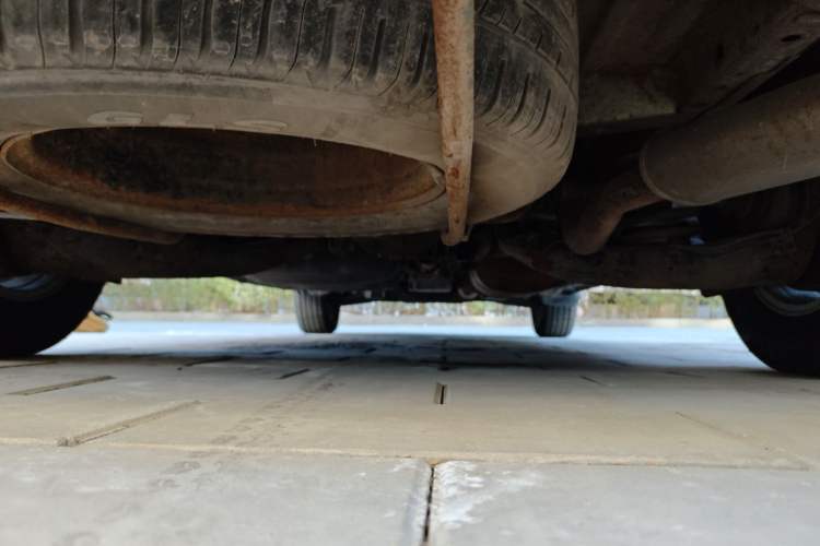 Used Jinbei Grace 2010 2.7L 3rd Generation – Yuling Flagship 2TR Chassis Rear