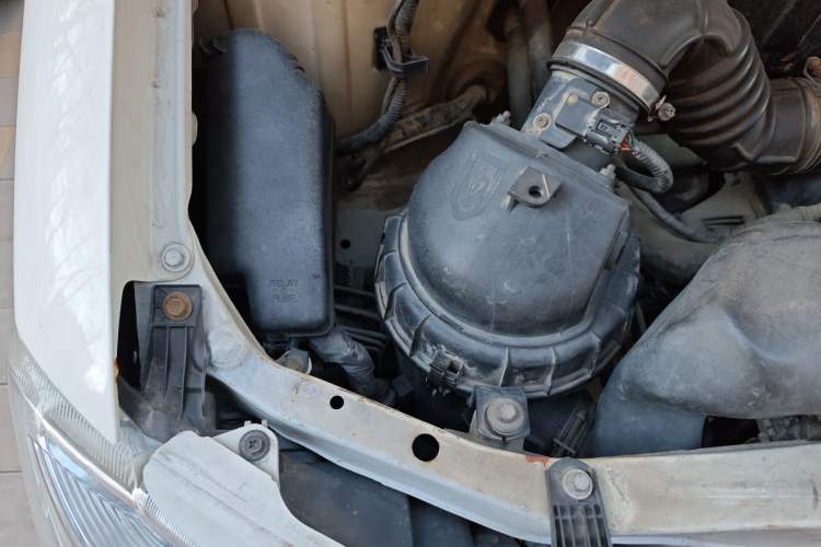 Used Jinbei Grace 2010 2.7L 3rd Generation – Yuling Flagship 2TR Engine Bay Right