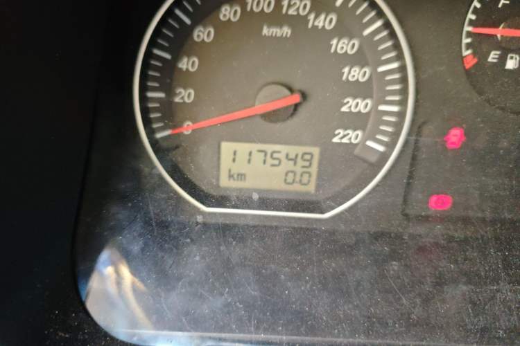 Used Jinbei Grace 2010 2.7L 3rd Generation – Yuling Flagship 2TR Odometer Close Up