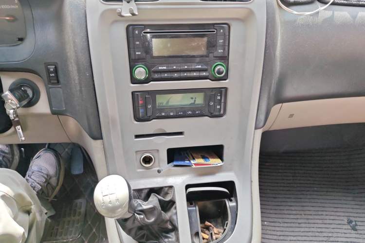 Used Jinbei Grace 2013 2.0L Zhi Ling Standard Model 9-Seater National Games Commemorative Edition China IV Emission Standard 9 Seats Audio And AC Panel