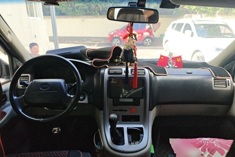 Used Jinbei Grace 2013 2.0L Zhi Ling Standard Model 9-Seater National Games Commemorative Edition China IV Emission Standard 9 Seats Center Console