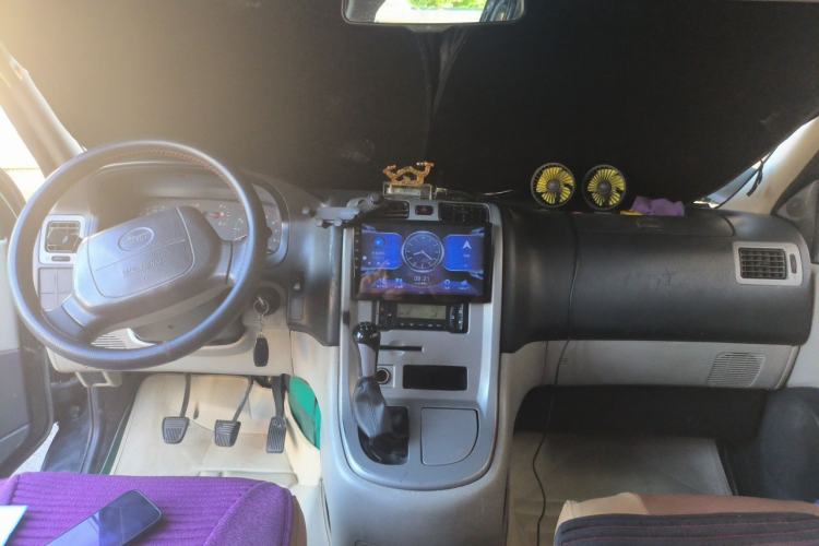 Used Jinbei Grace 2013 2.0L Zhi Ling Standard Model 9-Seater National Games Commemorative Edition China IV Emission Standard 9 Seats Center Console