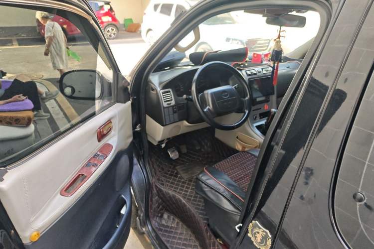 Used Jinbei Grace 2013 2.0L Zhi Ling Standard Model 9-Seater National Games Commemorative Edition China IV Emission Standard 9 Seats Driver Seat