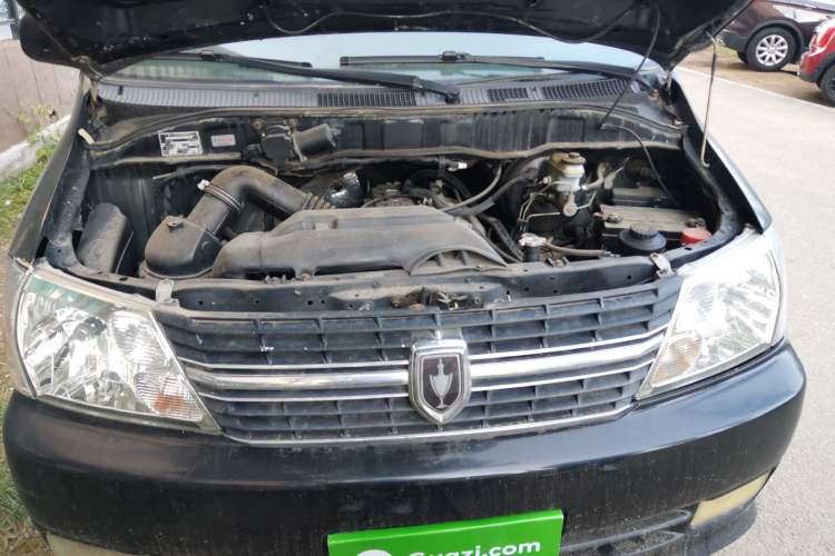 Used Jinbei Grace 2013 2.0L Zhi Ling Luxury 9-Seater All-Games Commemorative Version China V Emission Standard 9 Seats Engine Bay