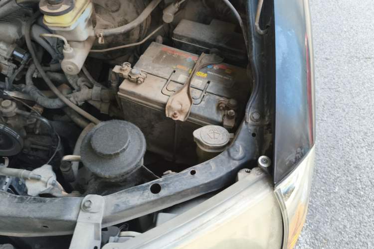 Used Jinbei Grace  Engine Bay Left