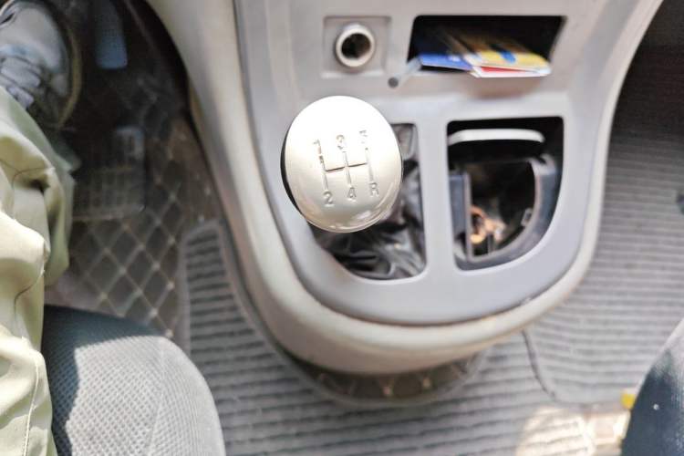 Used Jinbei Grace 2013 2.0L Zhi Ling Standard Model 9-Seater National Games Commemorative Edition China IV Emission Standard 9 Seats Gear Lever
