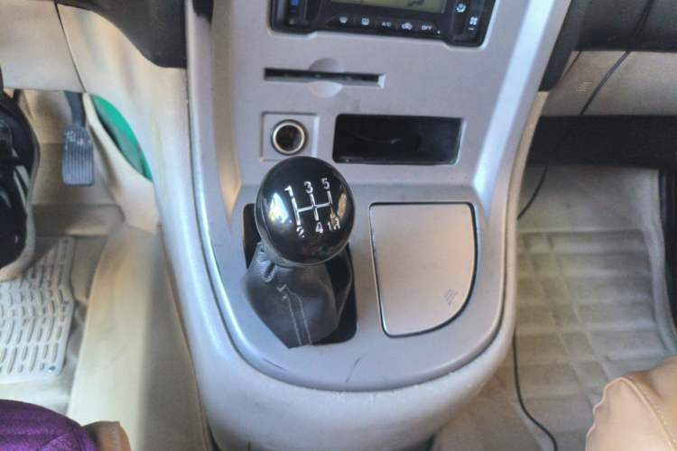 Used Jinbei Grace 2013 2.0L Zhi Ling Standard Model 9-Seater National Games Commemorative Edition China IV Emission Standard 9 Seats Gear Lever