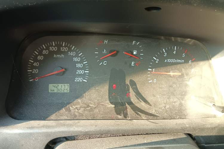 Used Jinbei Grace 2013 2.0L Zhi Ling Standard Model 9-Seater National Games Commemorative Edition China IV Emission Standard 9 Seats Instrument Cluster