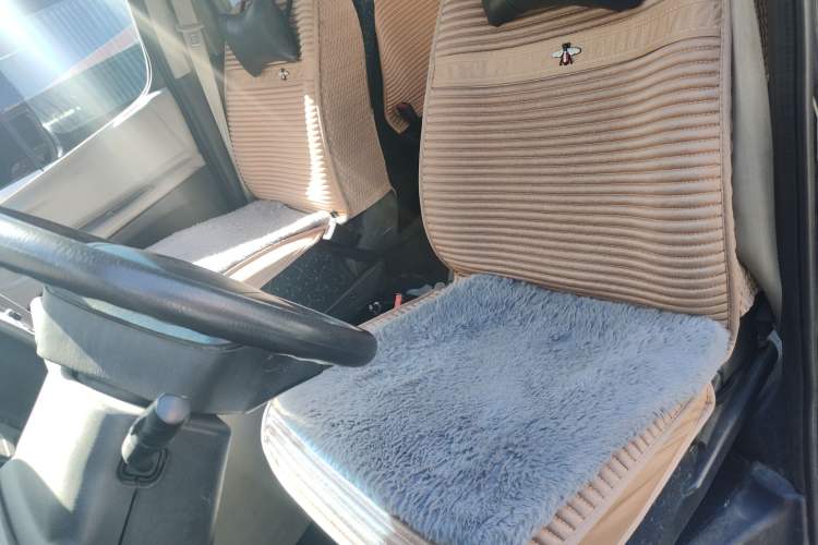Used Jinbei Grace 2013 2.0L Zhi Ling Standard Version 7-Seater National Games Commemorative Edition China V Standard Left Front Seat
