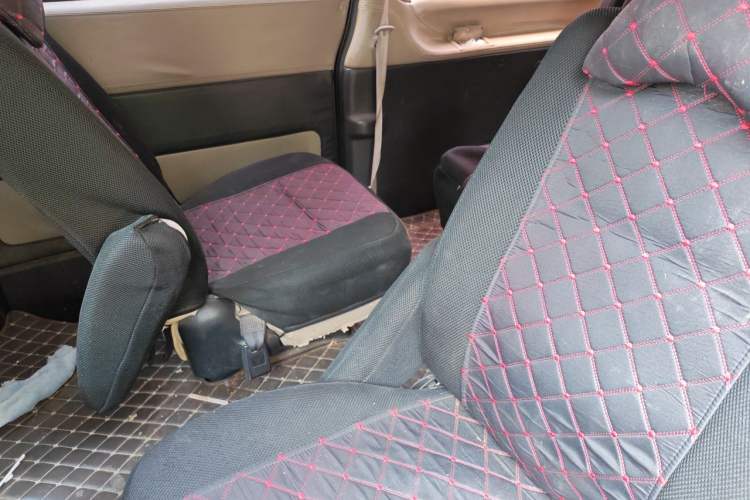 Used Jinbei Grace 2013 2.0L Zhi Ling Standard Model 9-Seater National Games Commemorative Edition China IV Emission Standard 9 Seats Left Rear Seat