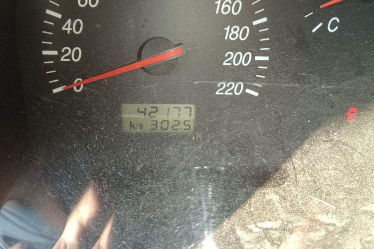 Used Jinbei Grace 2013 2.0L Zhi Ling Standard Model 9-Seater National Games Commemorative Edition China IV Emission Standard 9 Seats Odometer Close Up