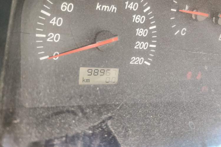 Used Jinbei Grace 2013 2.0L Zhi Ling Standard Version 7-Seater National Games Commemorative Edition China V Standard Odometer Close Up