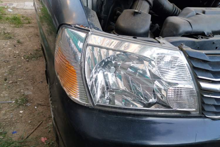 Used Jinbei Grace 2013 2.0L Zhi Ling Luxury 9-Seater All-Games Commemorative Version China V Emission Standard 9 Seats Right Front Headlight
