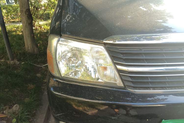 Used Jinbei Grace 2013 2.0L Zhi Ling Standard Model 9-Seater National Games Commemorative Edition China IV Emission Standard 9 Seats Right Front Headlight