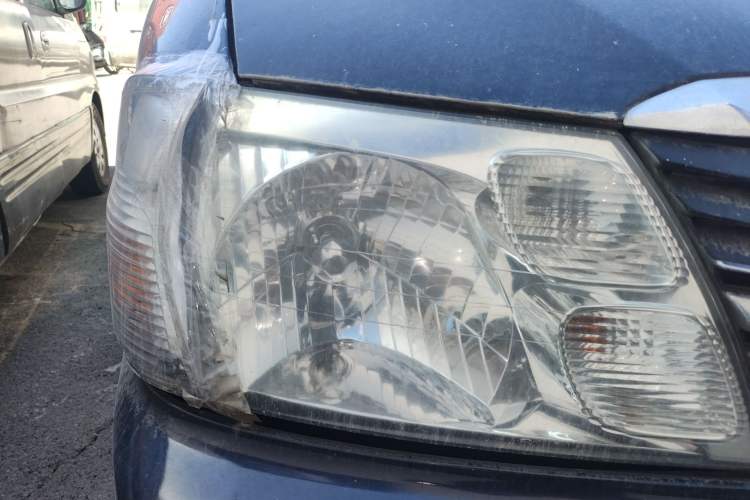 Used Jinbei Grace 2013 2.0L Zhi Ling Standard Version 7-Seater National Games Commemorative Edition China V Standard Right Front Headlight