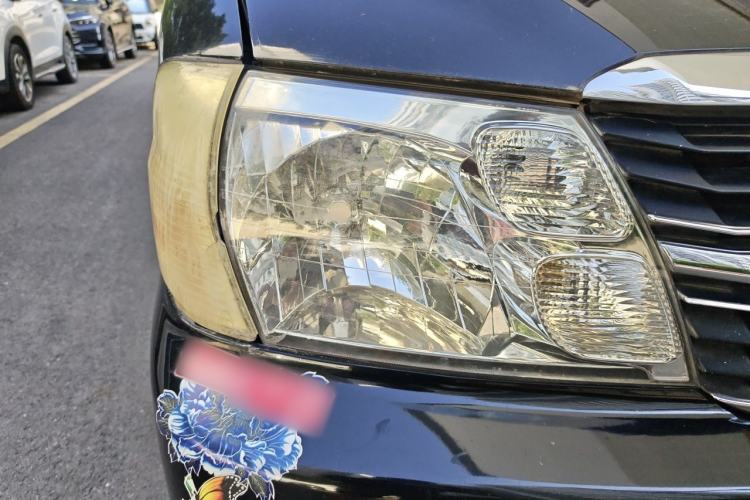 Used Jinbei Grace 2013 2.0L Zhi Ling Standard Model 9-Seater National Games Commemorative Edition China IV Emission Standard 9 Seats Right Front Headlight