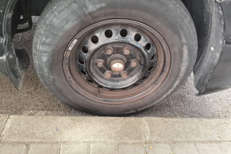 Used Jinbei Grace  Right Front Wheel Hub
