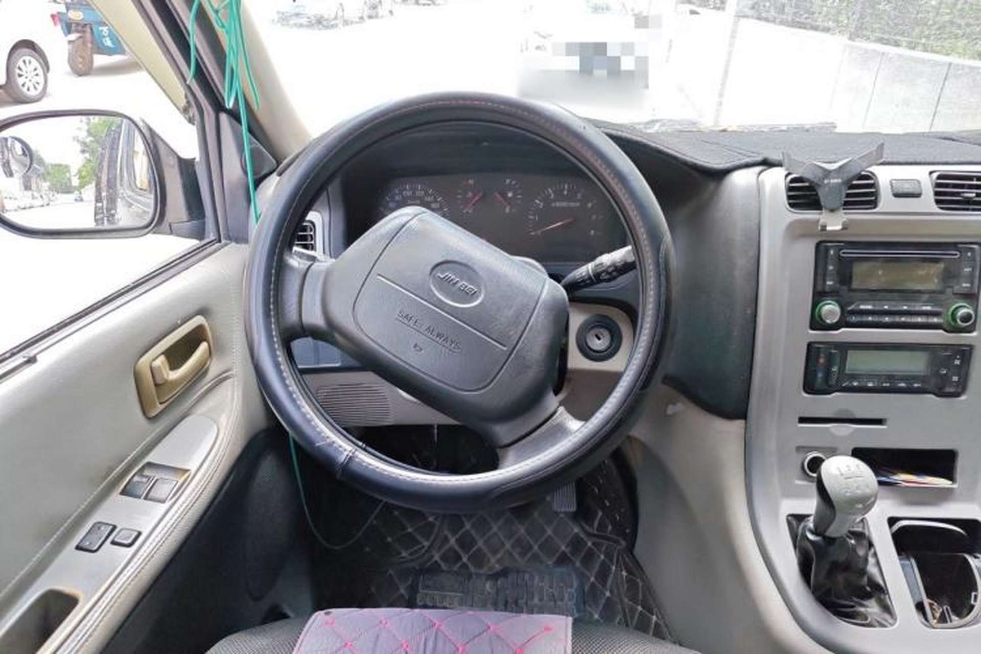 Used Jinbei Grace 2013 2.0L Zhi Ling Standard Model 9-Seater National Games Commemorative Edition China IV Emission Standard 9 Seats Steering Wheel