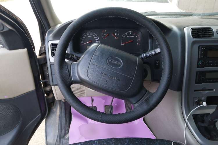Used Jinbei Grace 2013 2.0L Zhi Ling Luxury 9-Seater All-Games Commemorative Version China V Emission Standard 9 Seats Steering Wheel