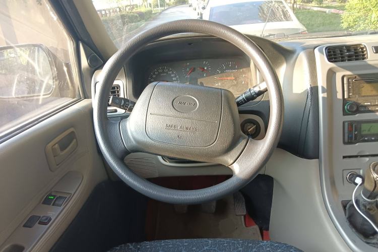 Used Jinbei Grace 2013 2.0L Zhi Ling Standard Model 9-Seater National Games Commemorative Edition China IV Emission Standard 9 Seats Steering Wheel