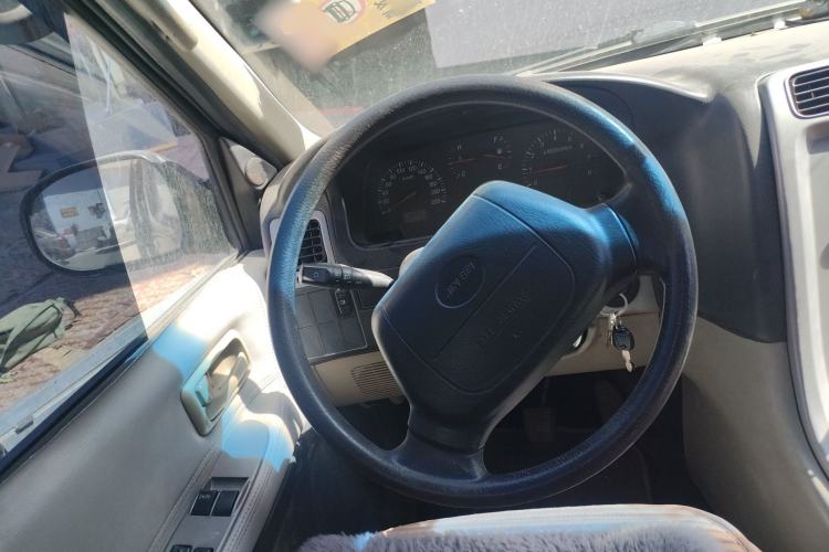 Used Jinbei Grace 2013 2.0L Zhi Ling Standard Version 7-Seater National Games Commemorative Edition China V Standard Steering Wheel