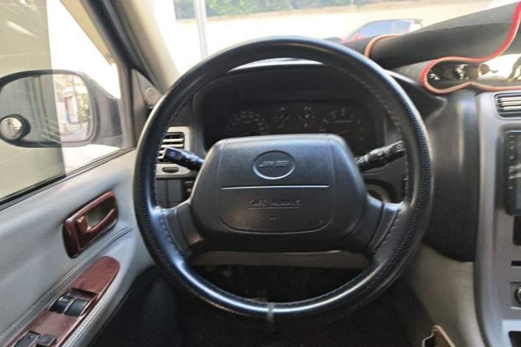 Used Jinbei Grace 2013 2.0L Zhi Ling Standard Model 9-Seater National Games Commemorative Edition China IV Emission Standard 9 Seats Steering Wheel