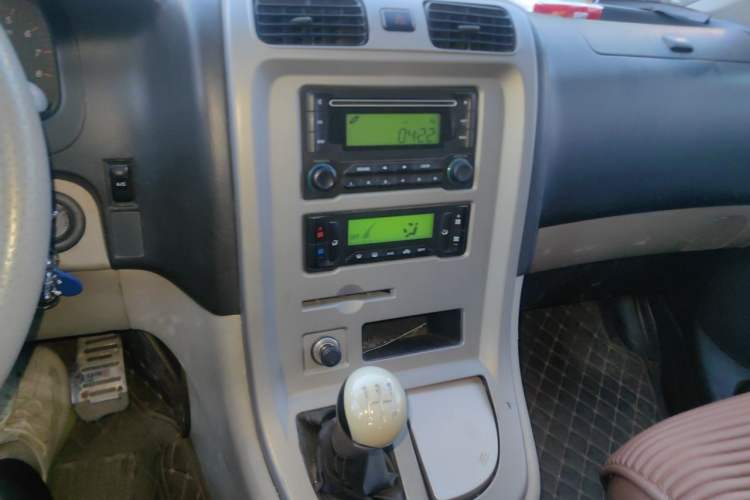Used Jinbei Grace 2013 2.0L Zhi Ling Standard 7-Seater All-Games Commemorative Version China IV Standard Audio And AC Panel