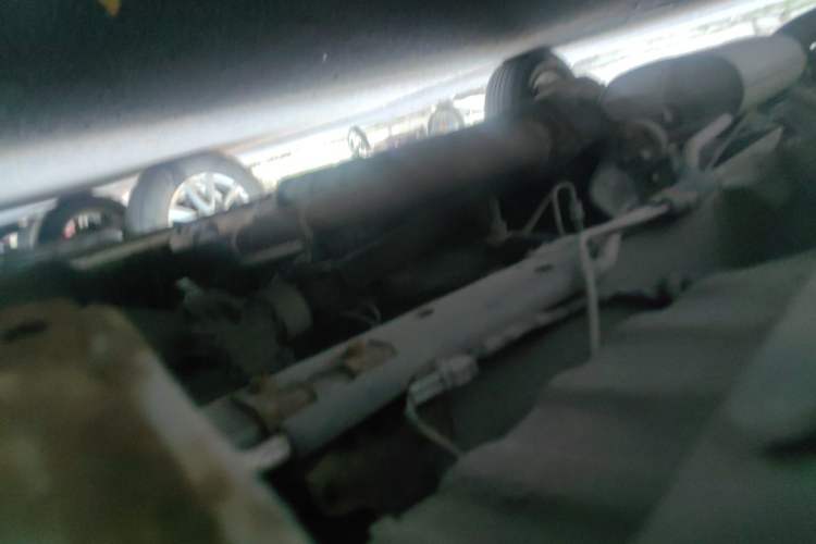 Used Jinbei Grace 2013 2.0L Zhi Ling Standard 7-Seater All-Games Commemorative Version China IV Standard Chassis Front Right