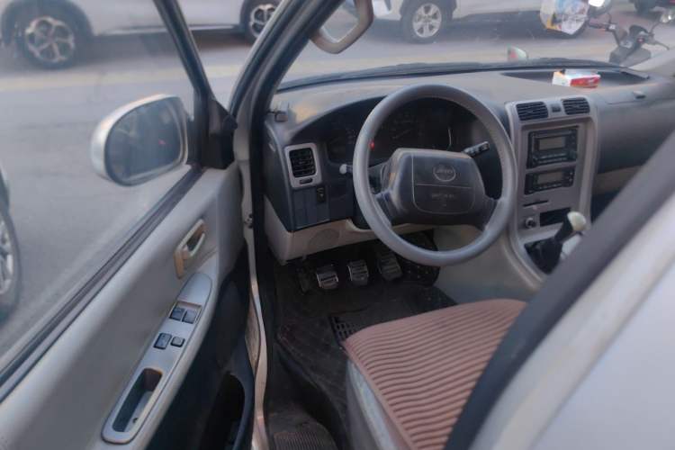 Used Jinbei Grace 2013 2.0L Zhi Ling Standard 7-Seater All-Games Commemorative Version China IV Standard Driver Seat