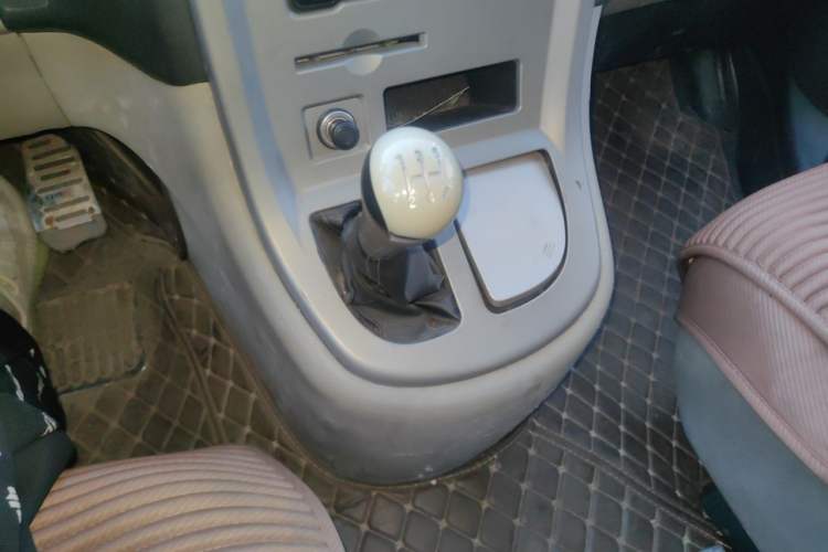 Used Jinbei Grace 2013 2.0L Zhi Ling Standard 7-Seater All-Games Commemorative Version China IV Standard Gear Lever