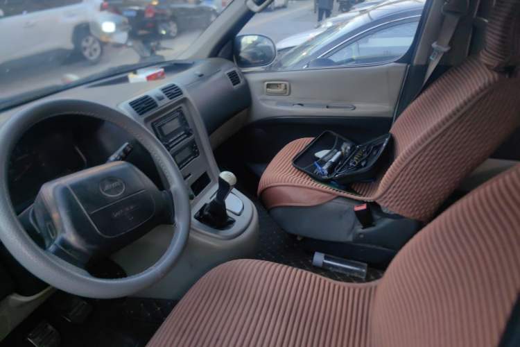 Used Jinbei Grace 2013 2.0L Zhi Ling Standard 7-Seater All-Games Commemorative Version China IV Standard Left Front Seat