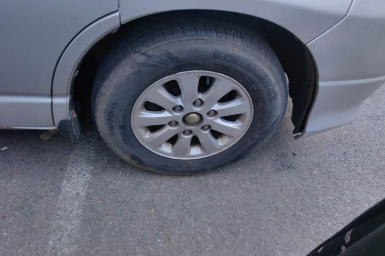 Used Jinbei Grace 2013 2.0L Zhi Ling Standard 7-Seater All-Games Commemorative Version China IV Standard Right Front Wheel Hub