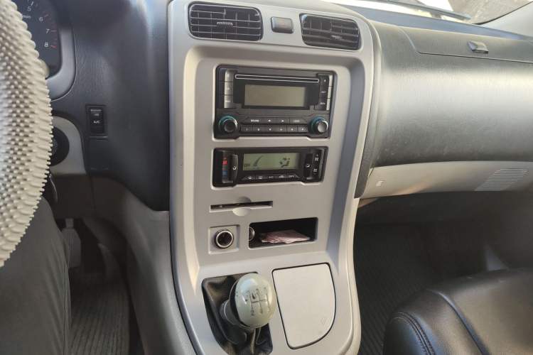 Used Jinbei Grace 2013 2.0L Zhi Ling Standard Model 9-Seater National Games Commemorative Edition China IV Emission Standard 9 Seats Audio And AC Panel