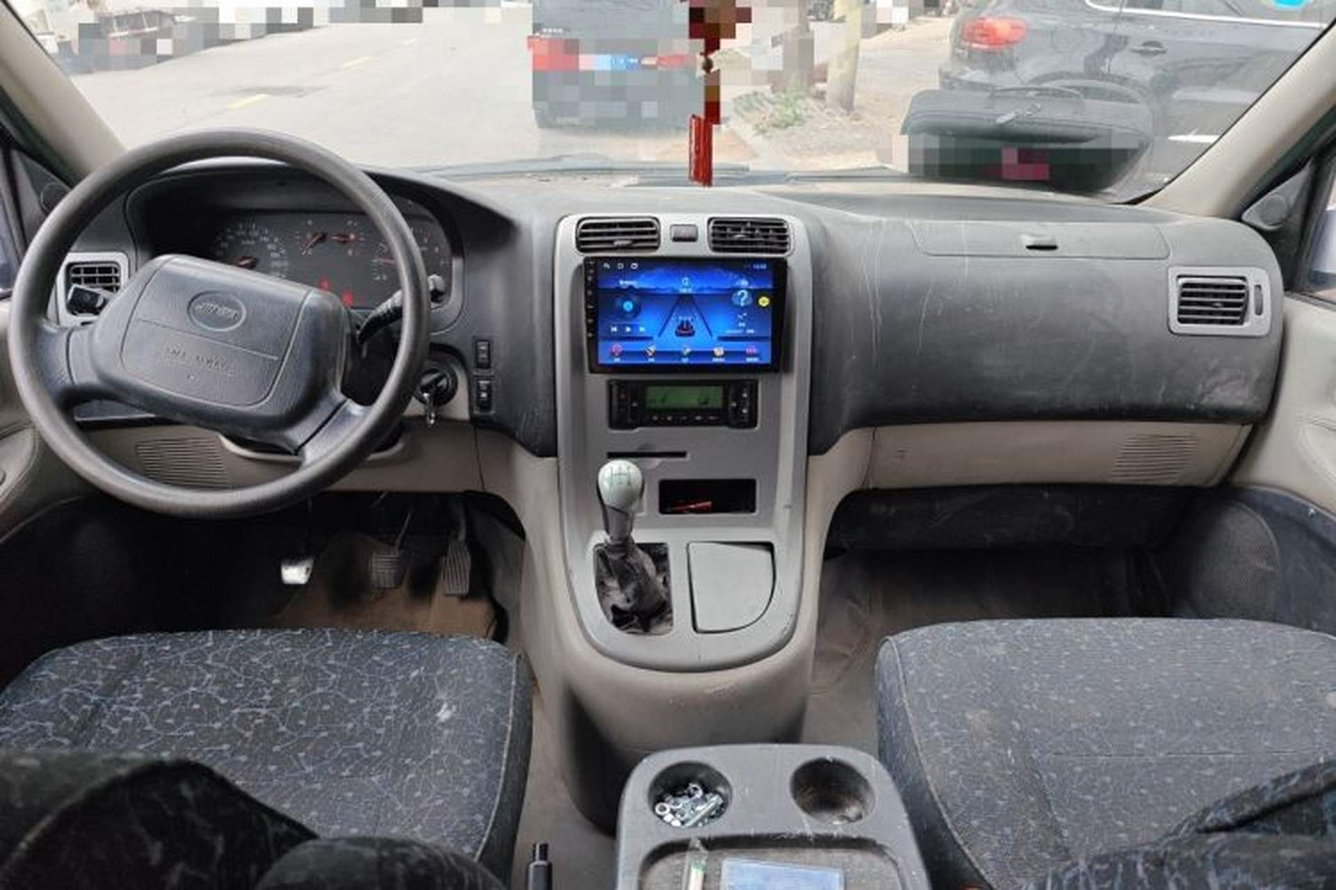 Used Jinbei Grace 2013 2.0L Zhi Ling Standard Model 9-Seater National Games Commemorative Edition China IV Emission Standard 9 Seats Center Console