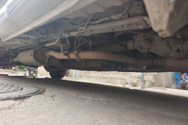 Used Jinbei Grace 2013 2.0L Zhi Ling Standard 7-Seater All-Games Commemorative Version China IV Standard Chassis Front Right