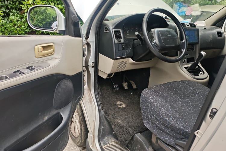 Used Jinbei Grace 2013 2.0L Zhi Ling Standard Model 9-Seater National Games Commemorative Edition China IV Emission Standard 9 Seats Driver Seat