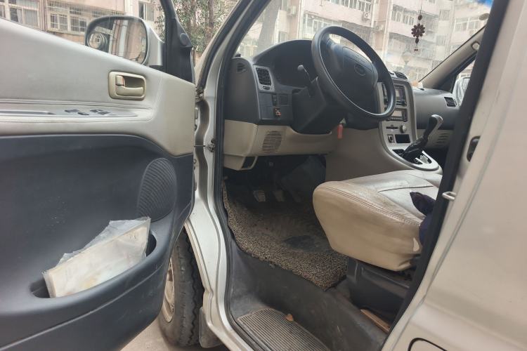 Used Jinbei Grace 2013 2.0L Zhi Ling Standard 7-Seater All-Games Commemorative Version China IV Standard Driver Seat