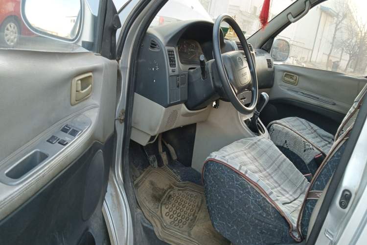 Used Jinbei Grace 2013 2.0L Zhi Ling Standard Version 11-Seater National Games Commemorative Edition Euro 5 10-Seater Driver Seat