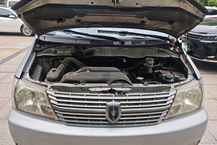 Used Jinbei Grace 2013 2.0L Zhi Ling Standard Model 9-Seater National Games Commemorative Edition China IV Emission Standard 9 Seats Engine Bay
