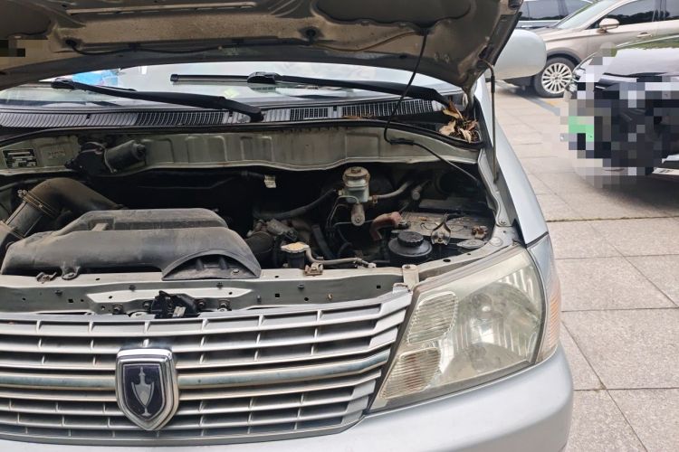 Used Jinbei Grace 2013 2.0L Zhi Ling Standard Model 9-Seater National Games Commemorative Edition China IV Emission Standard 9 Seats Engine Bay Left