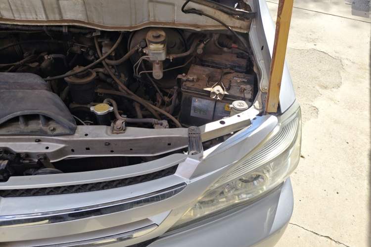 Used Jinbei Grace  Engine Bay Left
